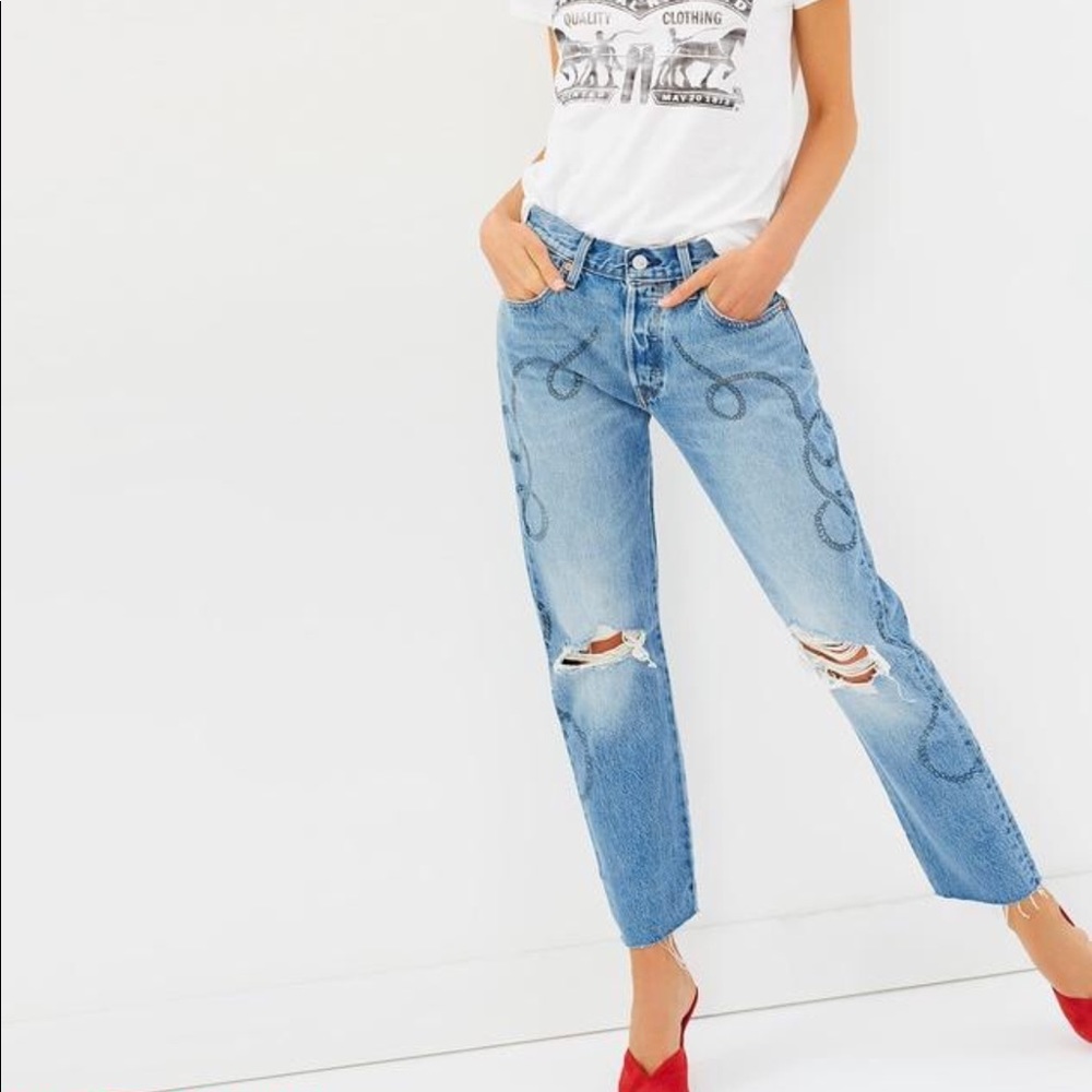 Levi’s 501 Cropped Blue Ripped Jean - Picture 5 of 8